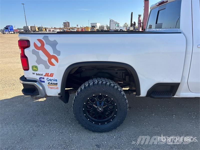 Chevrolet Silverado 3500HD 4x4 Crew Cab Pickup Övriga bilar