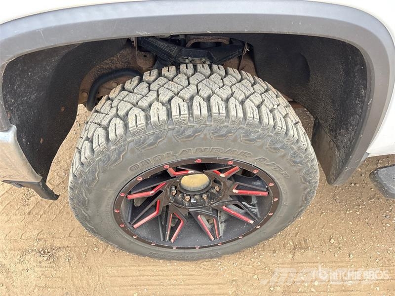 Chevrolet Silverado 3500HD LT 4x4 Crew Cab Pickup Прочие фургоны