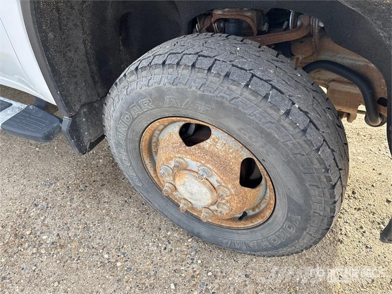 Chevrolet Silverado 3500HD Plošinové nákladné automobily/nákladné automobily so sklápacími bočnicami