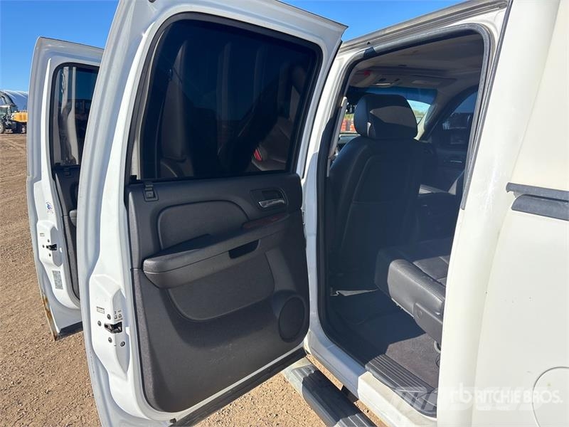 Chevrolet Silverado 3500HD 4x4 Crew Cab Pickup Andere Transporter