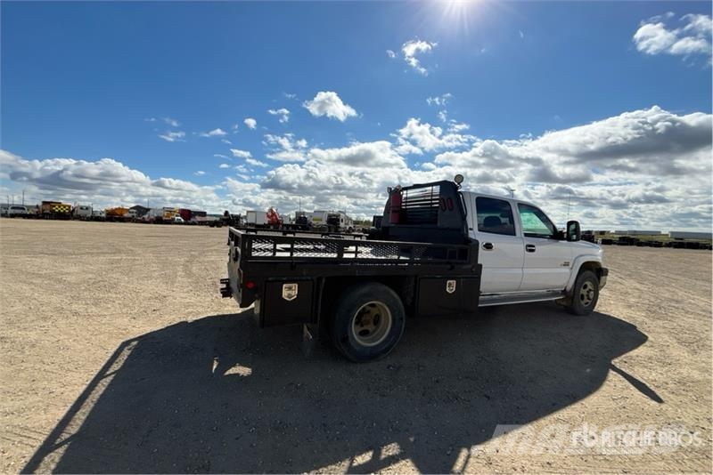 Chevrolet Silverado 3500 LT 4x4 Crew Cab Flatbed Truck Planbiler