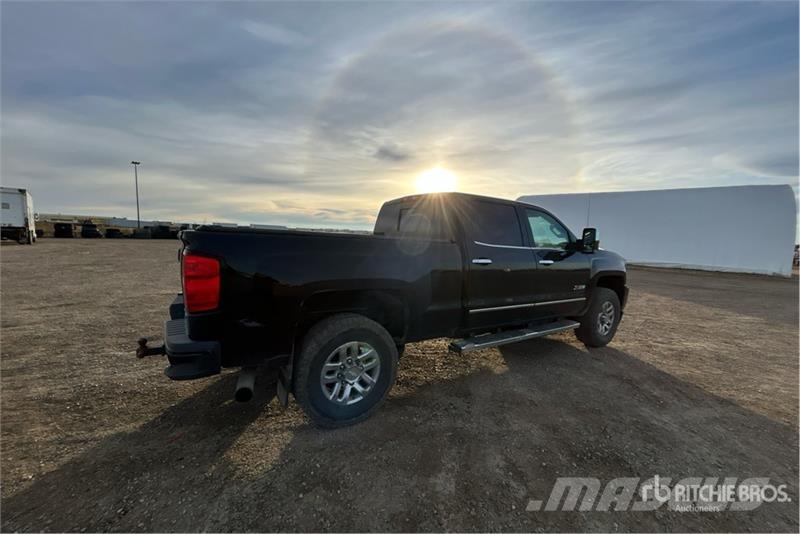Chevrolet Silverado 3500HD Z71 4x4 Crew Cab Pickup أخرى