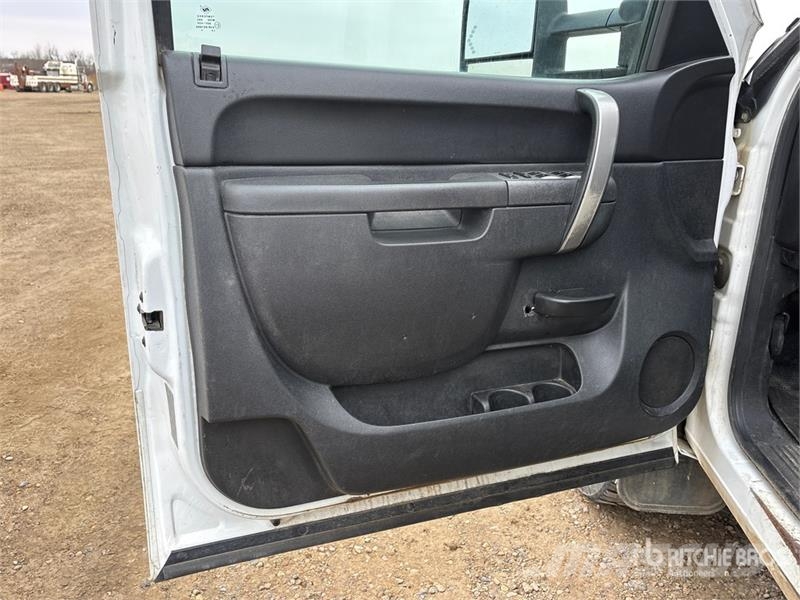 Chevrolet Silverado 3500HD Flatbed/Dropside trucks