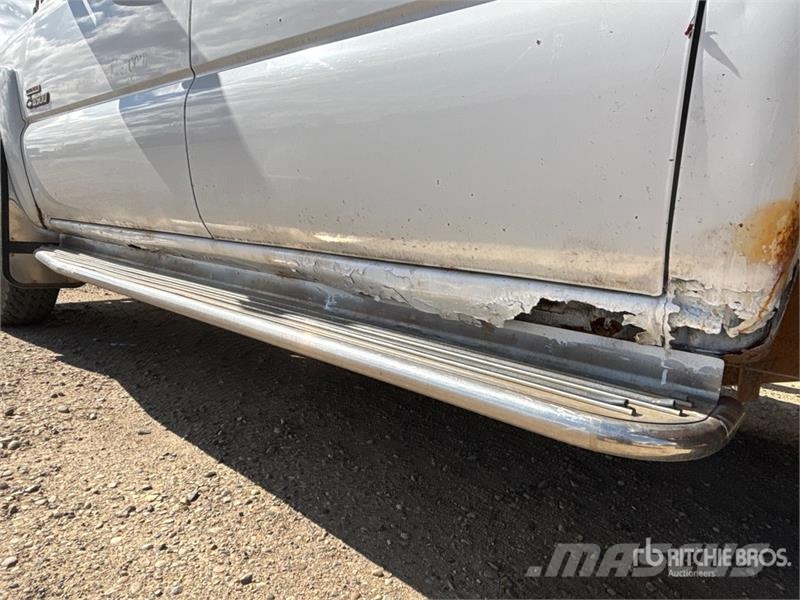 Chevrolet Silverado 3500 LT 4x4 Crew Cab Flatbed Truck Planbiler