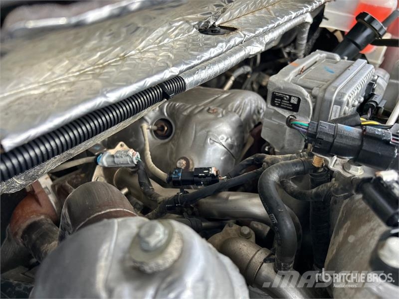 Chevrolet Silverado 3500HD Z71 4x4 Crew Cab Pickup Outro