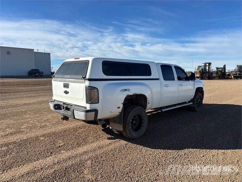 Chevrolet Silverado 3500HD 4x4 Crew Cab Pickup Andre varebiler