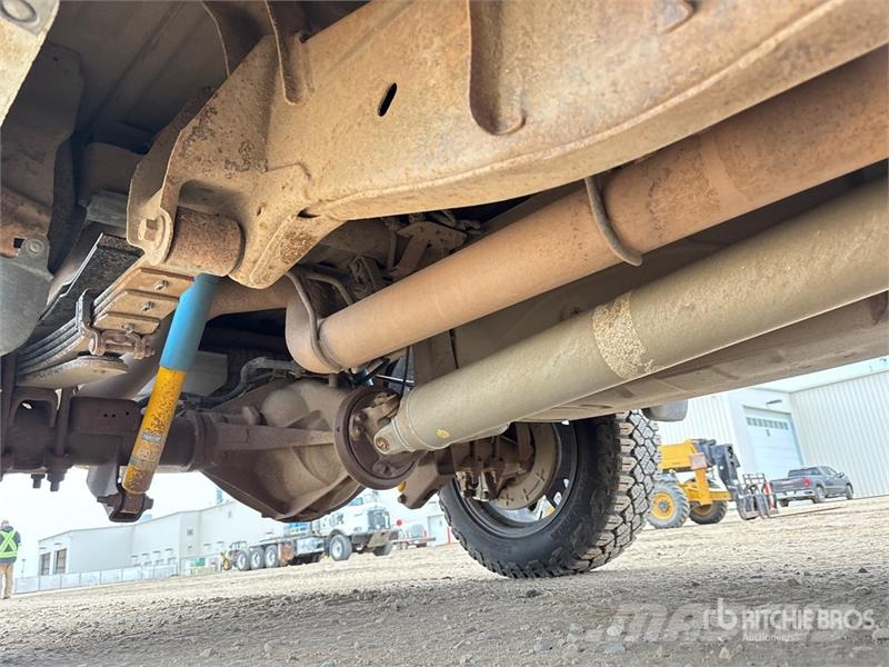 Chevrolet Silverado 3500HD LT 4x4 Crew Cab Pickup Прочие фургоны