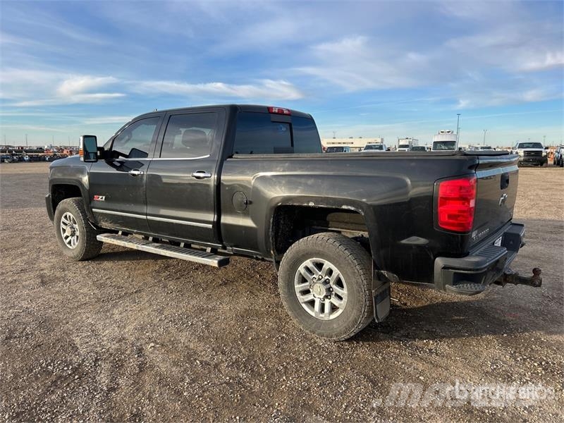 Chevrolet Silverado 3500HD Z71 4x4 Crew Cab Pickup أخرى