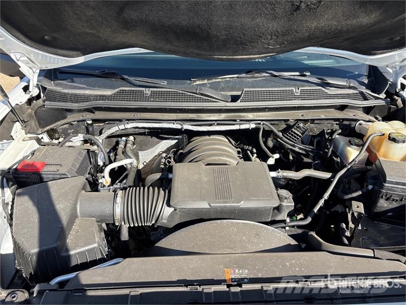 Chevrolet Silverado 3500HD 4x4 Crew Cab Pickup Övriga bilar