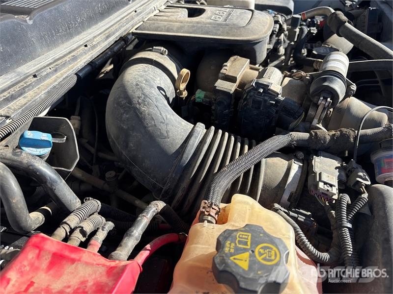 Chevrolet Silverado 3500HD Platformas/izkraušana no sāniem