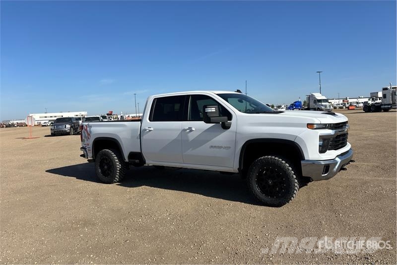 Chevrolet Silverado 3500HD 4x4 Crew Cab Pickup Övriga bilar