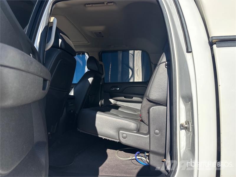 Chevrolet Silverado 3500HD 4x4 Crew Cab Pickup Andere Transporter