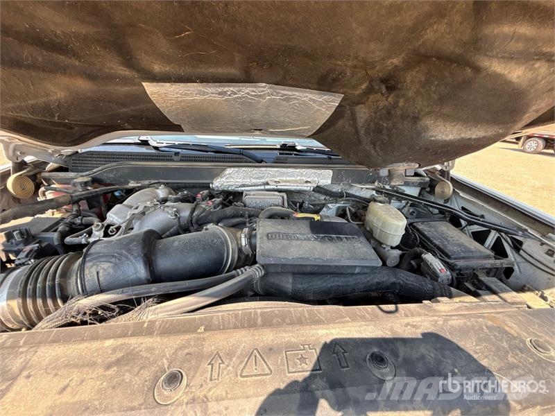 Chevrolet Silverado 3500HD شاحنات مسطحة/مفصلية الجوانب