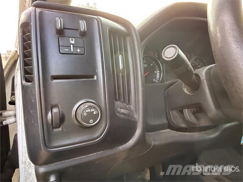 Chevrolet Silverado 3500HD 4x4 Crew Cab Cab and Chassis Cabines
