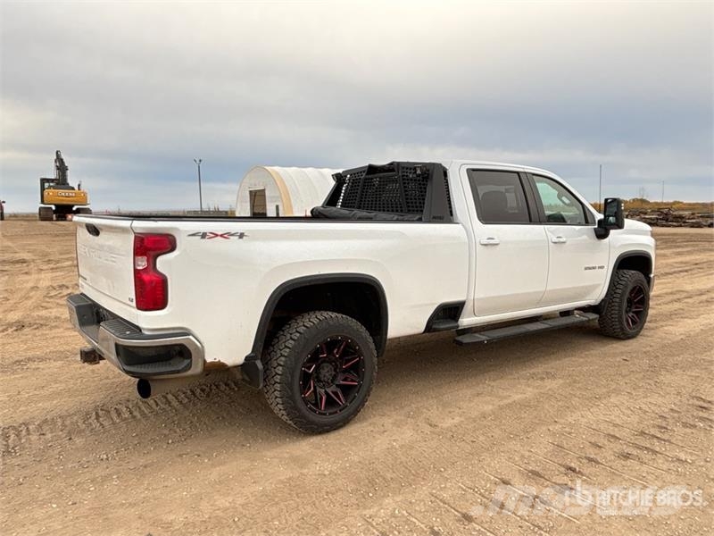 Chevrolet Silverado 3500HD LT 4x4 Crew Cab Pickup Прочие фургоны