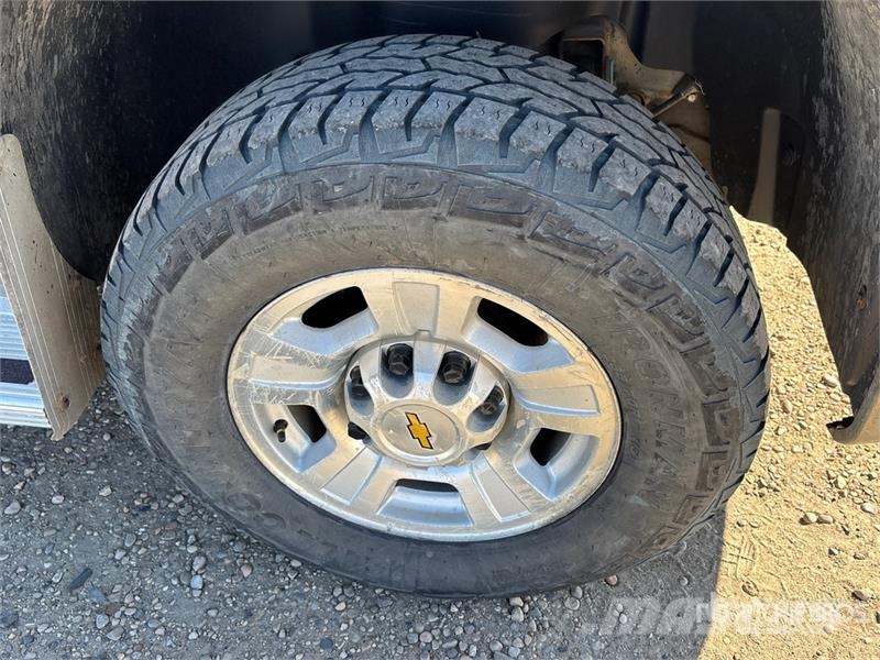 Chevrolet Silverado 3500HD 4x4 Crew Cab Pickup Ostalo