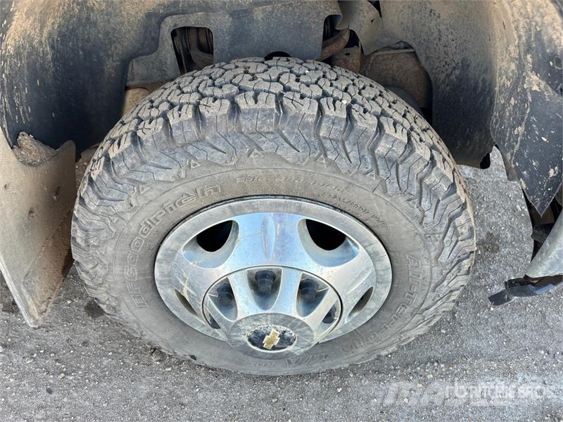 Chevrolet Silverado 3500HD 平板式/側卸式卡車
