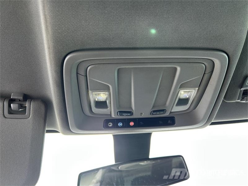 Chevrolet Silverado 3500HD Z71 4x4 Crew Cab Pickup Outro