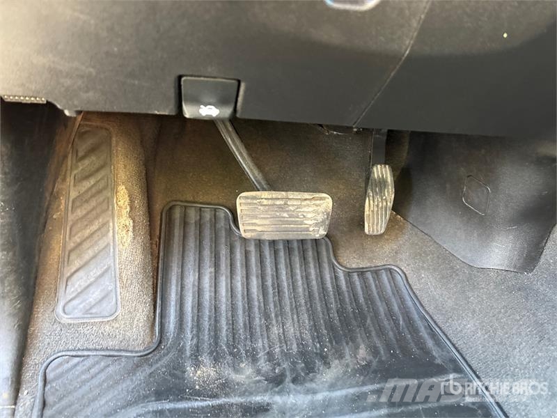 Chevrolet Silverado 3500HD 4x4 Crew Cab Pickup Övriga bilar