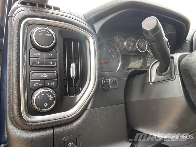Chevrolet Silverado 3500HD LT 4x4 Crew Cab Pickup Övriga bilar