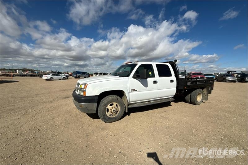 Chevrolet Silverado 3500 LT 4x4 Crew Cab Flatbed Truck Planbiler