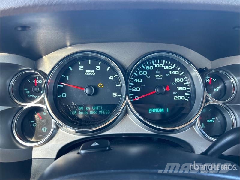 Chevrolet Silverado 3500HD 平板式/側卸式卡車
