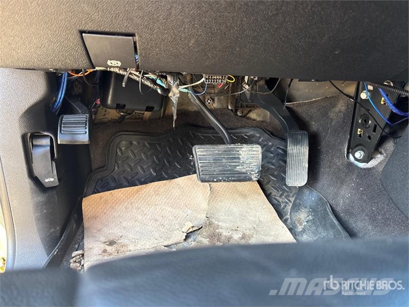Chevrolet Silverado 3500HD 4x4 Crew Cab Pickup Andere Transporter