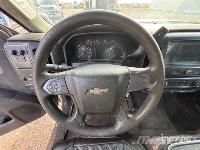 Chevrolet Silverado 3500HD 4x4 Crew Cab Cab and Chassis Cabines