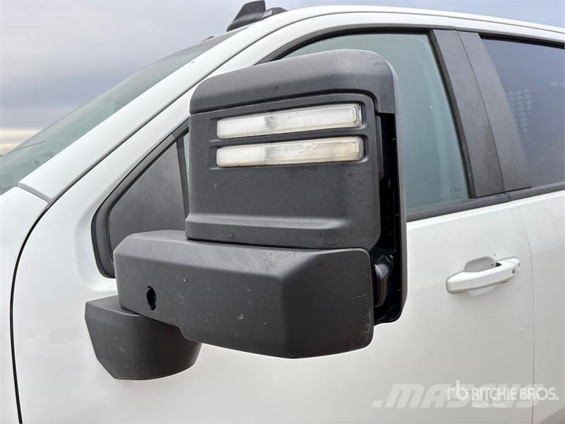Chevrolet Silverado 3500HD LT 4x4 Crew Cab Pickup Прочие фургоны