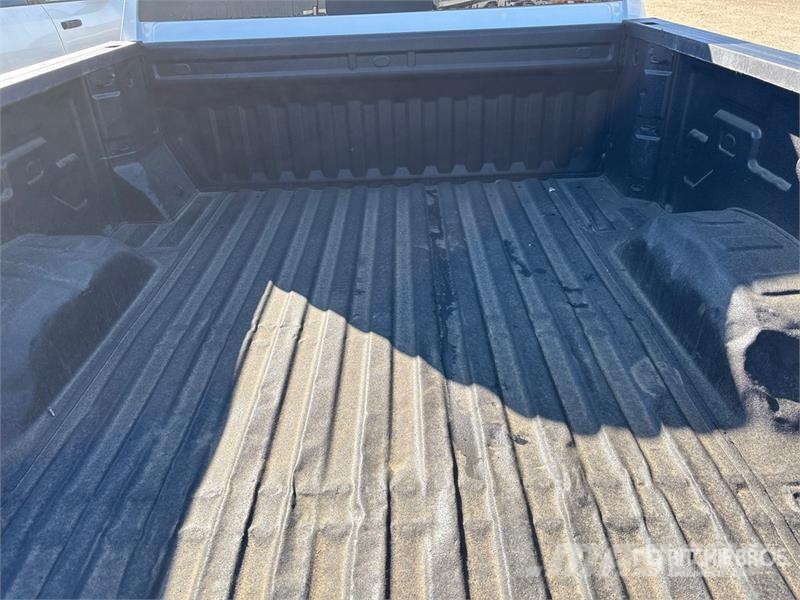 Chevrolet Silverado 3500HD 4x4 Crew Cab Pickup Övriga bilar