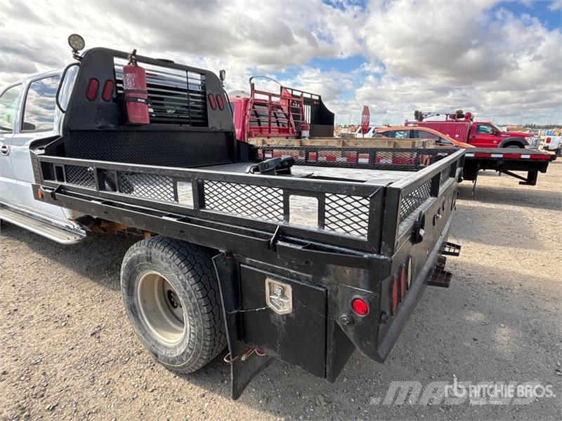 Chevrolet Silverado 3500 LT 4x4 Crew Cab Flatbed Truck Planbiler