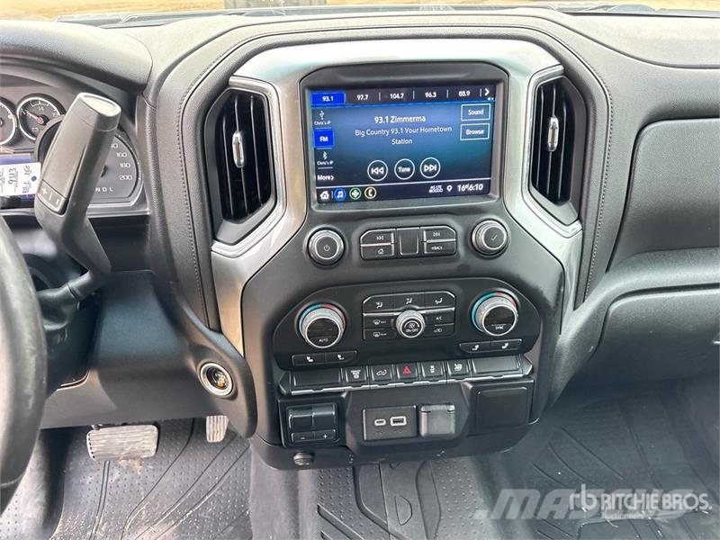 Chevrolet Silverado 3500HD LT 4x4 Crew Cab Pickup Прочие фургоны