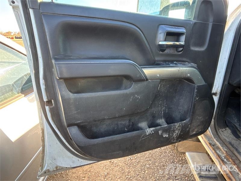 Chevrolet Silverado 3500HD Вантажівки-платформи/бокове розвантаження