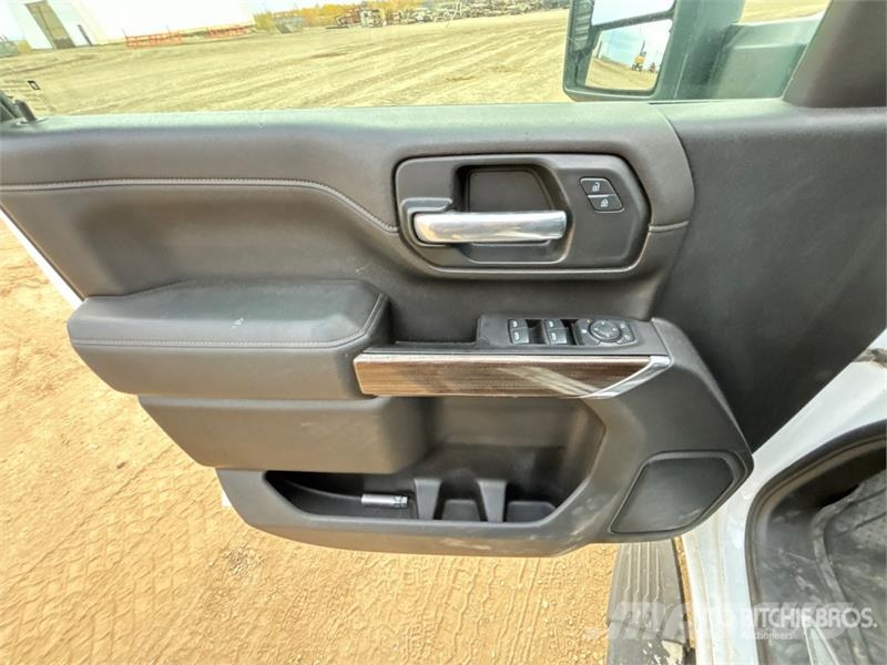 Chevrolet Silverado 3500HD LT 4x4 Crew Cab Pickup Прочие фургоны