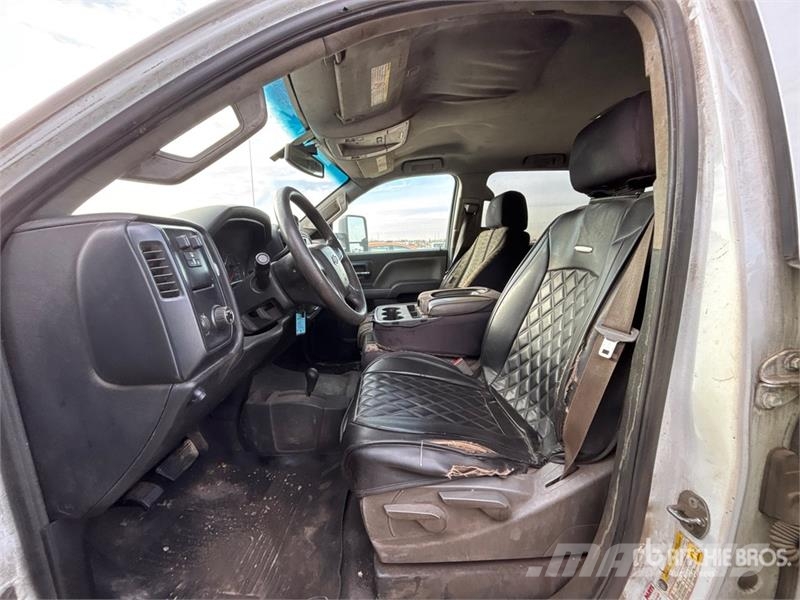 Chevrolet Silverado 3500HD 4x4 Crew Cab Cab and Chassis Cabines