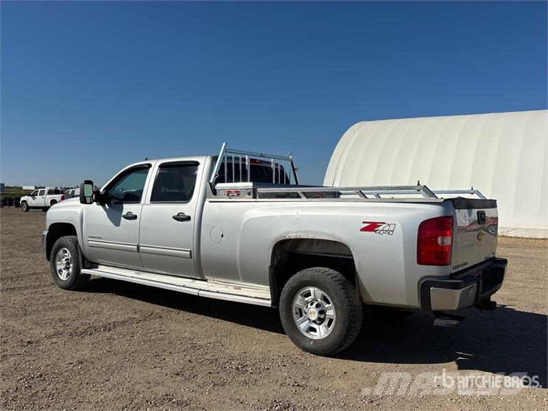 Chevrolet Silverado 3500HD 4x4 Crew Cab Pickup Ostalo