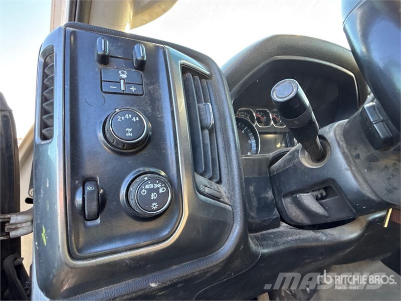 Chevrolet Silverado 3500HD Вантажівки-платформи/бокове розвантаження