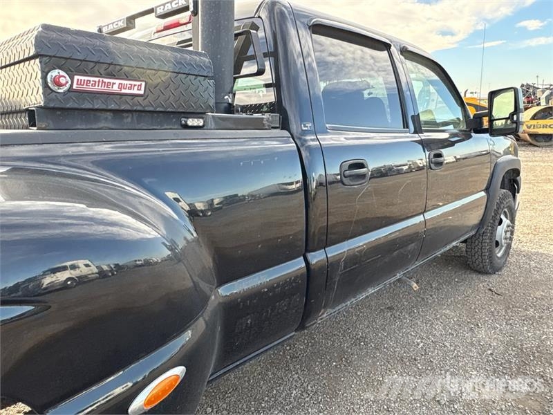 Chevrolet SILVERADO 3500 4x4 Crew Cab Pickup Citi