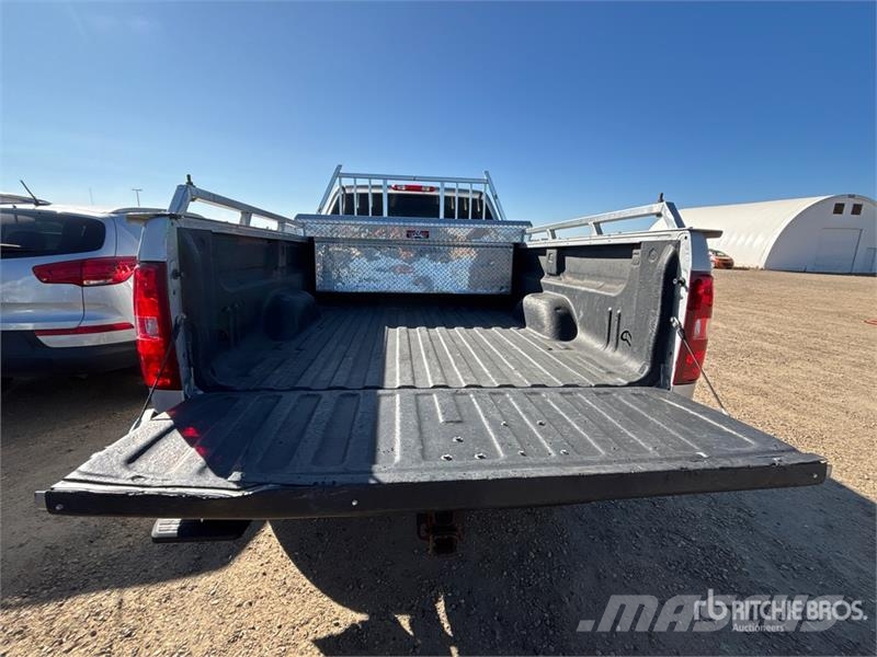 Chevrolet Silverado 3500HD 4x4 Crew Cab Pickup Ostalo