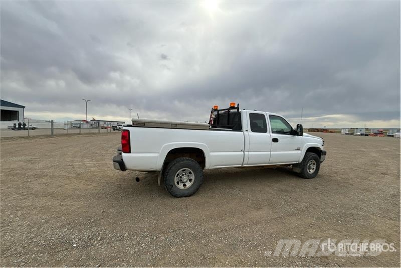 Chevrolet Silverado 3500 LT 4x4 Extended Cab Pickup أخرى