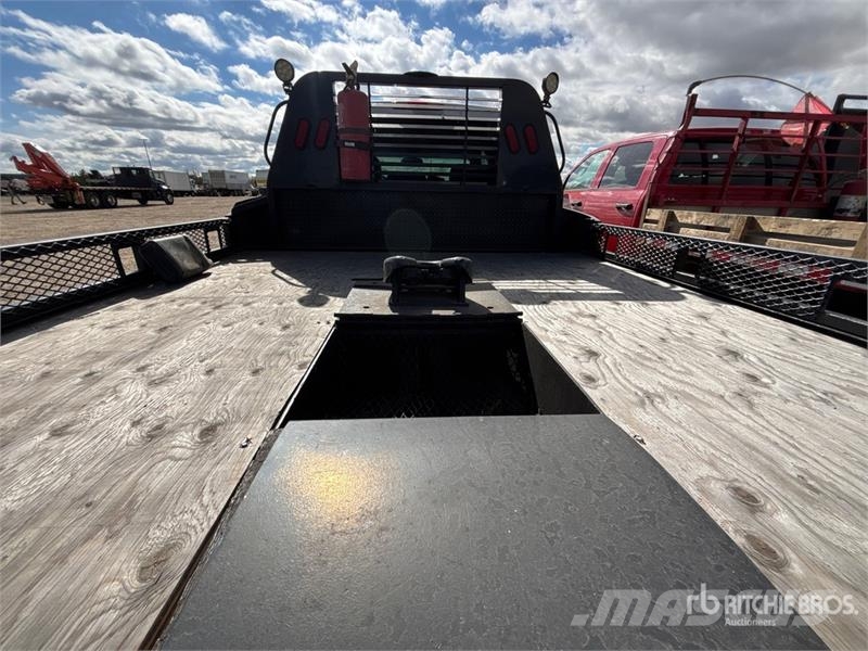 Chevrolet Silverado 3500 LT 4x4 Crew Cab Flatbed Truck Planbiler
