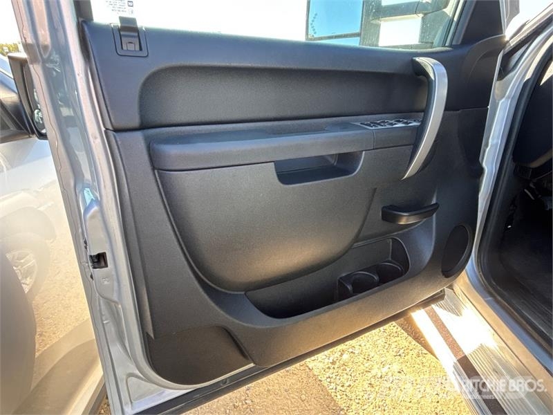 Chevrolet Silverado 3500HD 4x4 Crew Cab Pickup Ostalo