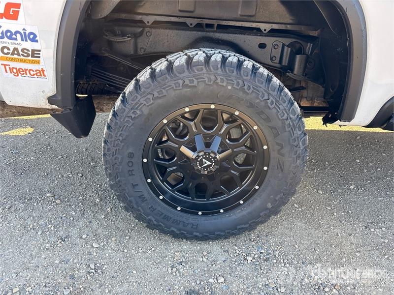 Chevrolet Silverado 3500HD 4x4 Crew Cab Pickup Övriga bilar