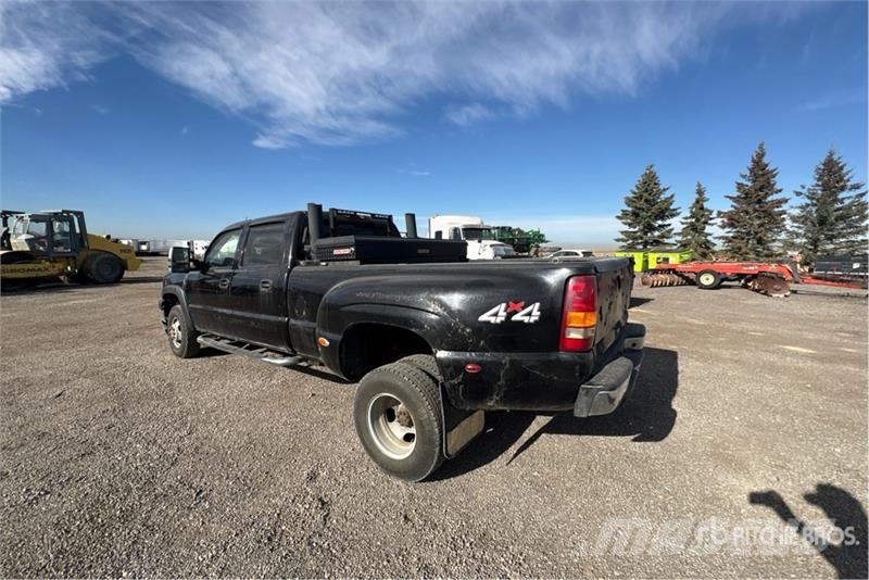 Chevrolet SILVERADO 3500 4x4 Crew Cab Pickup Citi