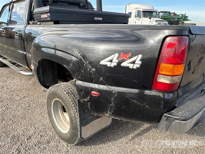 Chevrolet SILVERADO 3500 4x4 Crew Cab Pickup Citi