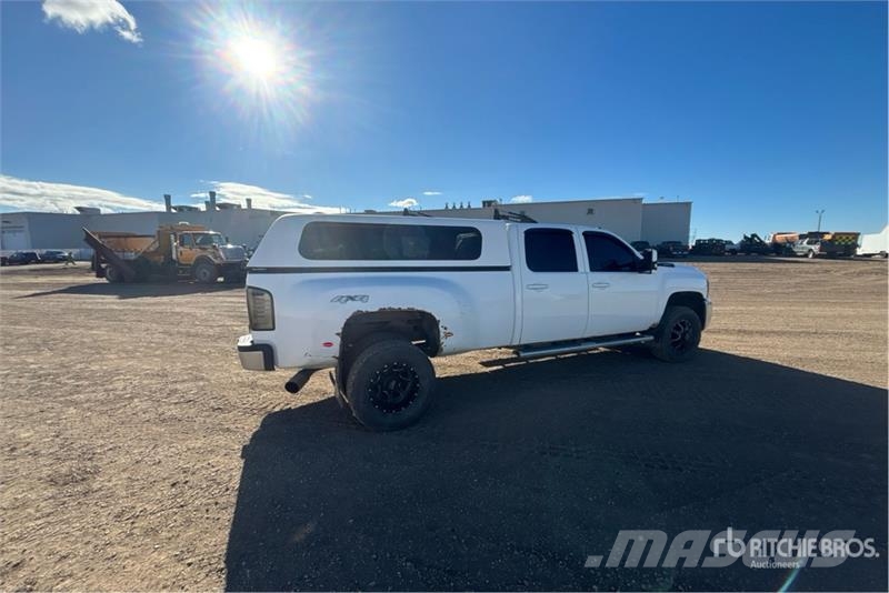 Chevrolet Silverado 3500HD 4x4 Crew Cab Pickup Andere Transporter