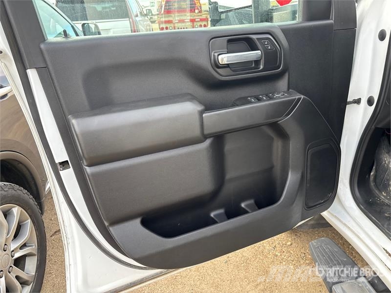 Chevrolet Silverado 3500HD Plošinové nákladné automobily/nákladné automobily so sklápacími bočnicami