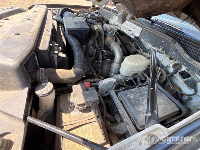 Chevrolet Silverado 3500HD شاحنات مسطحة/مفصلية الجوانب