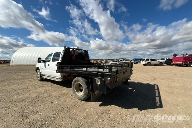 Chevrolet Silverado 3500 LT 4x4 Crew Cab Flatbed Truck Planbiler