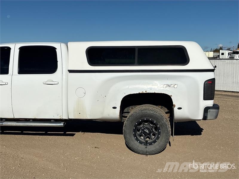 Chevrolet Silverado 3500HD 4x4 Crew Cab Pickup Andere Transporter